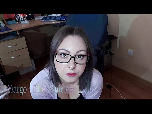 ❤️ Rapariga Sexy com Dildo de Óculos Chupa Profundamente na Câmara ️❌ Porno em nós ❌️❤