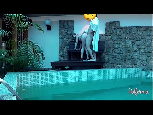 ❤️ Chefe convida criada para a piscina, mas não conseguiu resistir a um ️❌ Porno em nós ❌️❤
